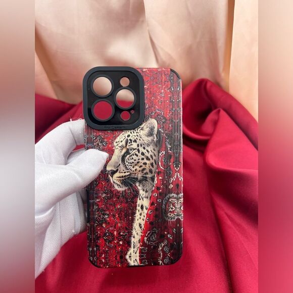 Luxury Leopard Print iPhone 16 Plus Case – Bold & Stylish - Picture 4 of 8